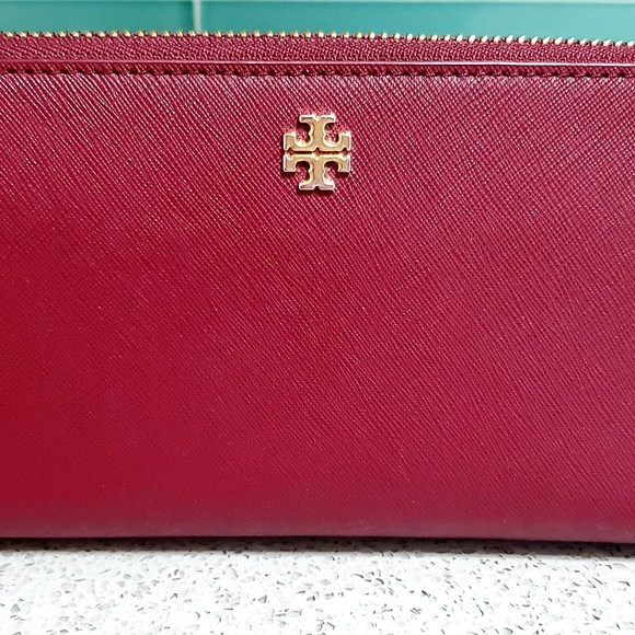 Tory Burch Emerson Zip Wallet - Picture 1 of 8